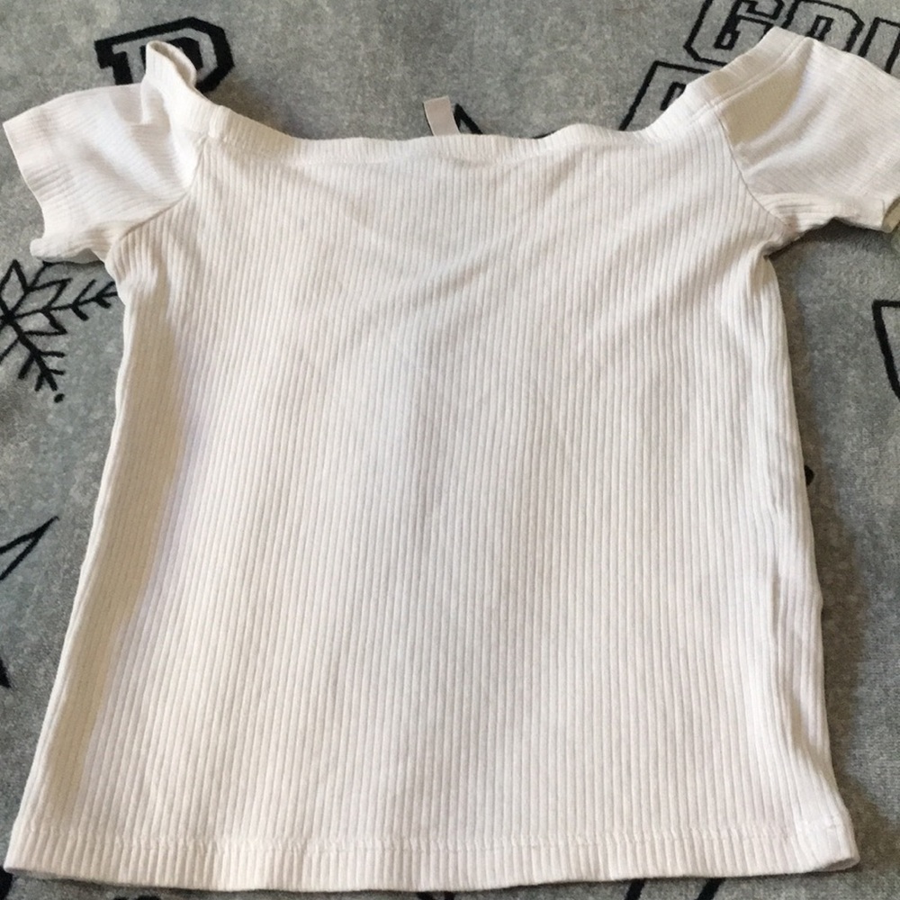 White crop top shirt